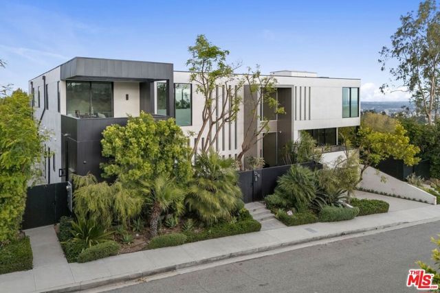 1218 Roberto Lane, Los Angeles, CA 90077