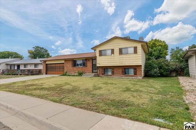 2121 Chautard Dr, Pueblo, CO 81005
