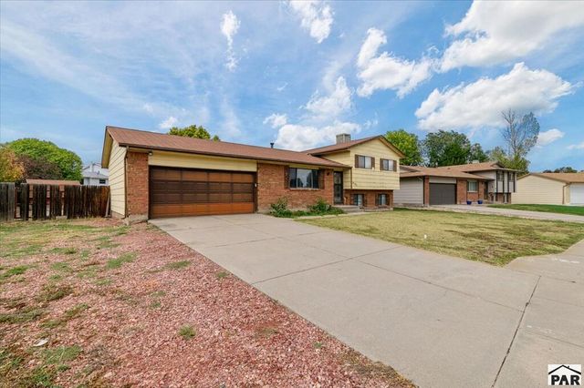 2121 Chautard Dr, Pueblo, CO 81005