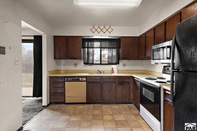 2121 Chautard Dr, Pueblo, CO 81005