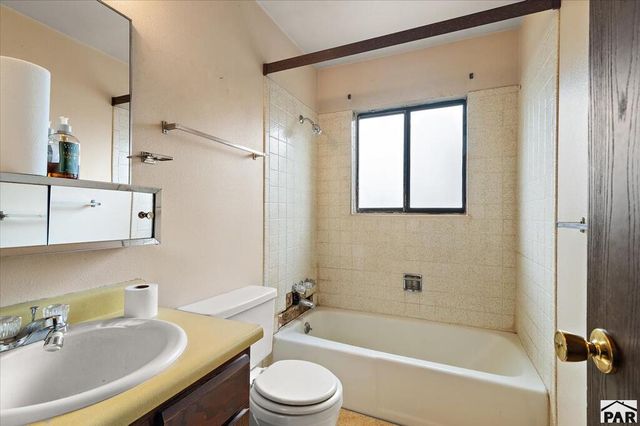 2121 Chautard Dr, Pueblo, CO 81005
