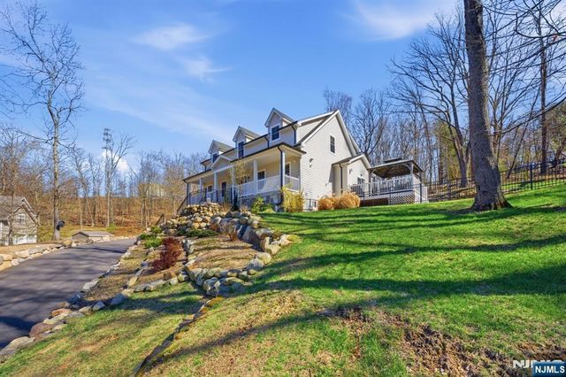 5 Laura Lane, Oakland, NJ 07436