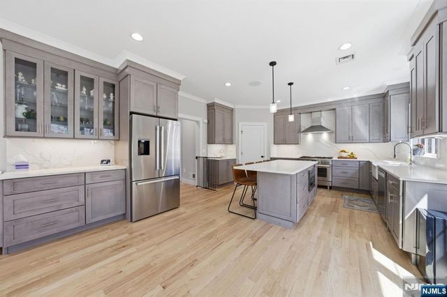 5 Laura Lane, Oakland, NJ 07436