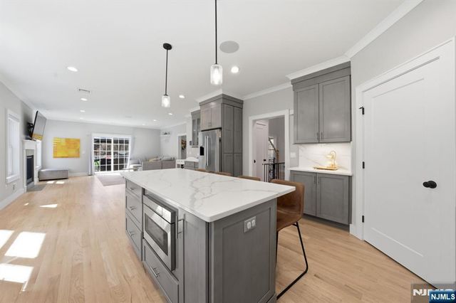 5 Laura Lane, Oakland, NJ 07436
