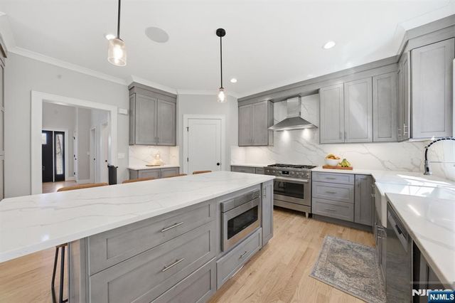 5 Laura Lane, Oakland, NJ 07436