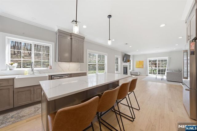 5 Laura Lane, Oakland, NJ 07436