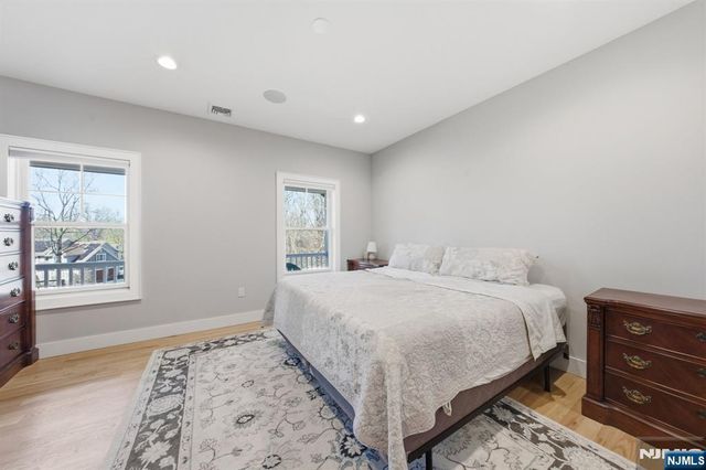5 Laura Lane, Oakland, NJ 07436