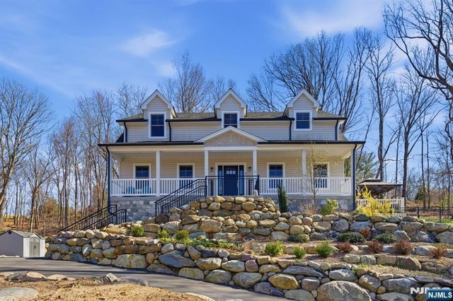 5 Laura Lane, Oakland, NJ 07436