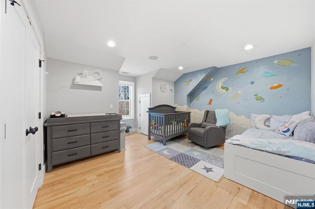 5 Laura Lane, Oakland, NJ 07436