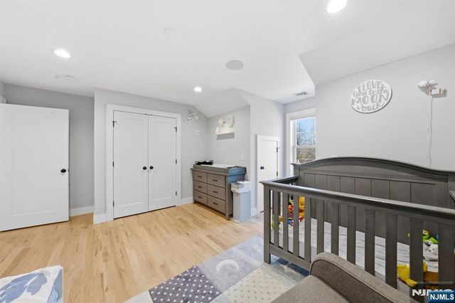 5 Laura Lane, Oakland, NJ 07436