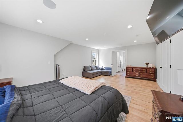 5 Laura Lane, Oakland, NJ 07436