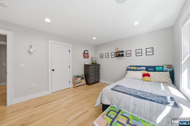 5 Laura Lane, Oakland, NJ 07436