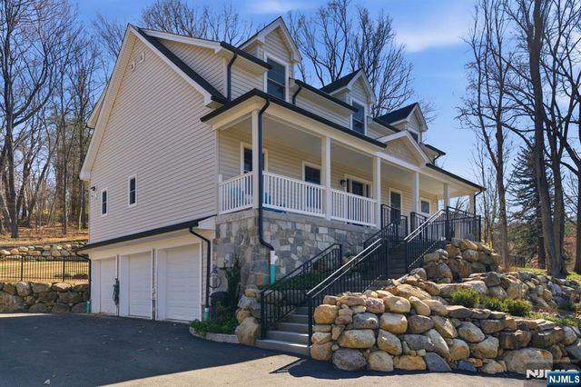 5 Laura Lane, Oakland, NJ 07436