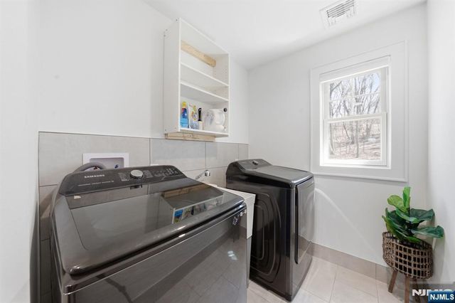 5 Laura Lane, Oakland, NJ 07436