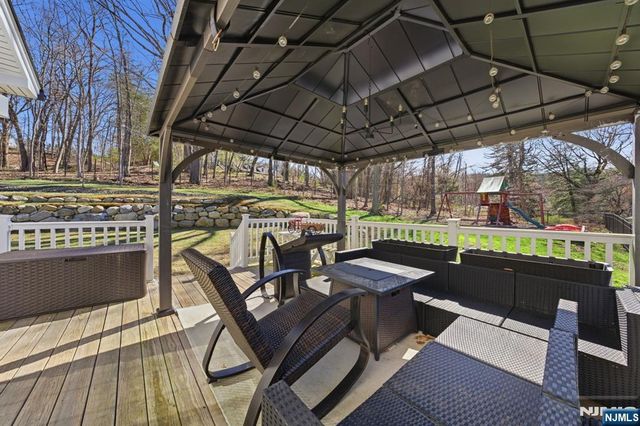 5 Laura Lane, Oakland, NJ 07436