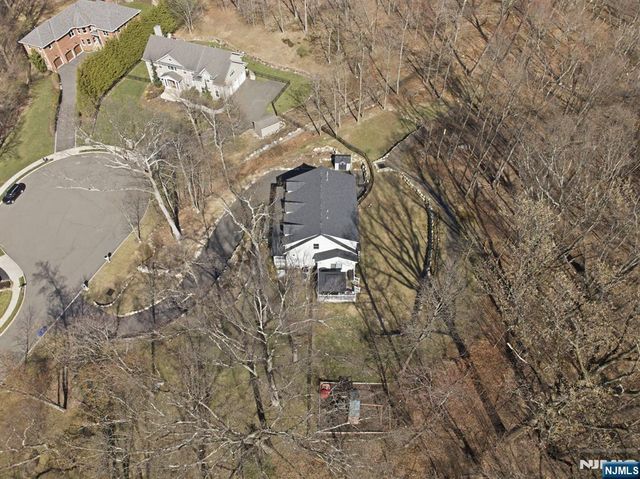 5 Laura Lane, Oakland, NJ 07436