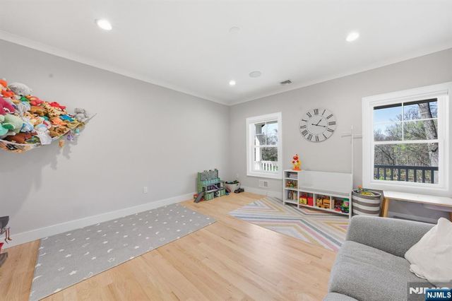 5 Laura Lane, Oakland, NJ 07436