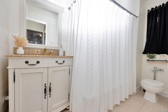 141-42 78th Road Road 1D, Kew Garden Hills, NY 11367