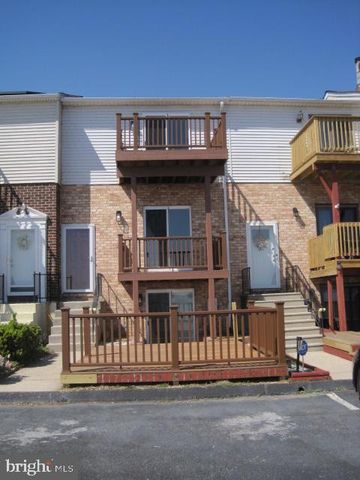 110 VILLA CAPRI CIR, Essex, MD 21221