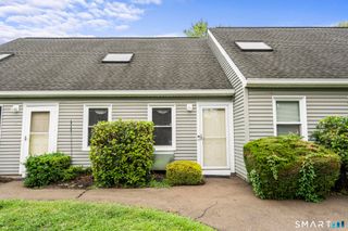 8 Grove Court 8, Branford, CT 06405