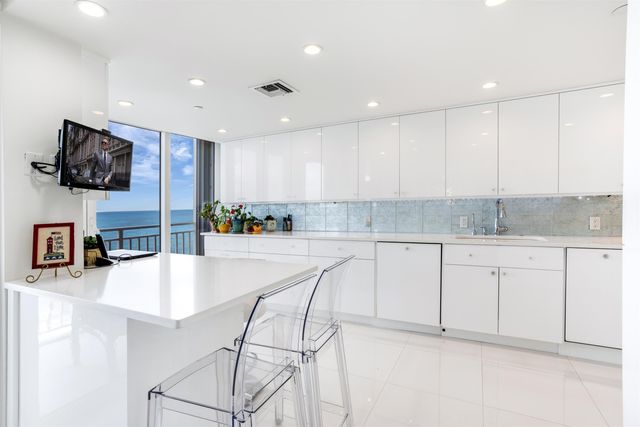 2600 S Ocean Boulevard 11E, Boca Raton, FL 33432