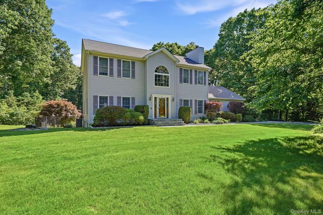 4 Briar Ridge Lane, Putnam Valley, NY 10579