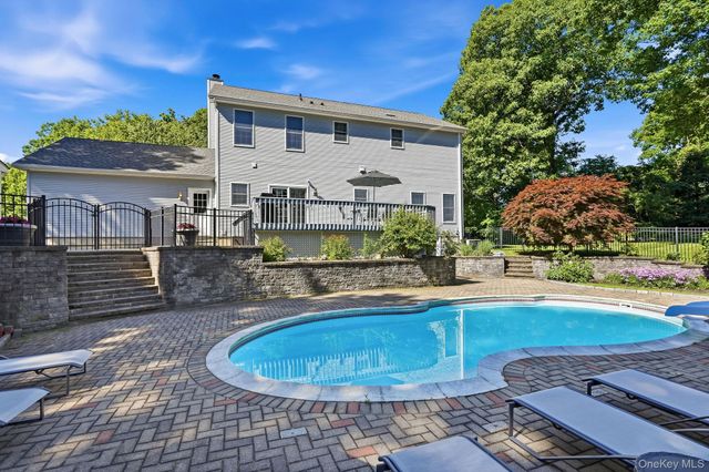 4 Briar Ridge Lane, Putnam Valley, NY 10579