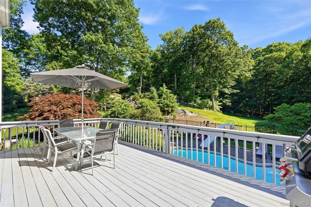 4 Briar Ridge Lane, Putnam Valley, NY 10579