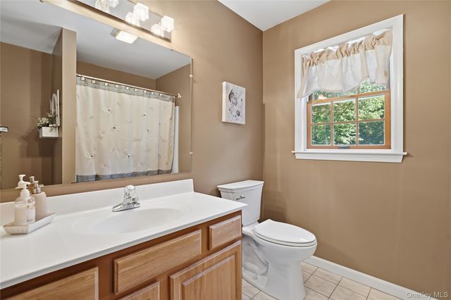 4 Briar Ridge Lane, Putnam Valley, NY 10579