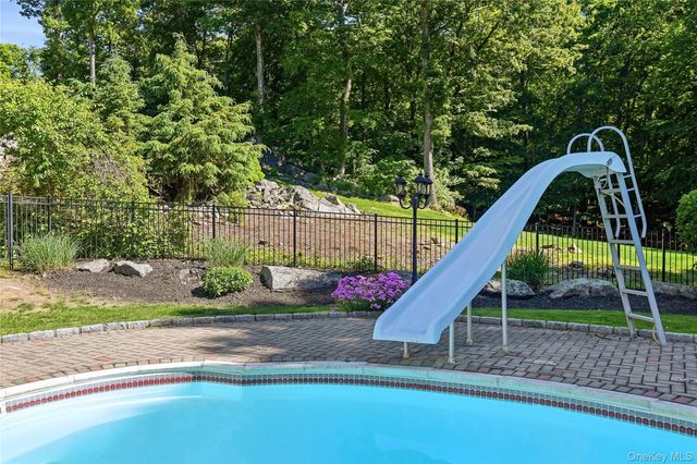 4 Briar Ridge Lane, Putnam Valley, NY 10579