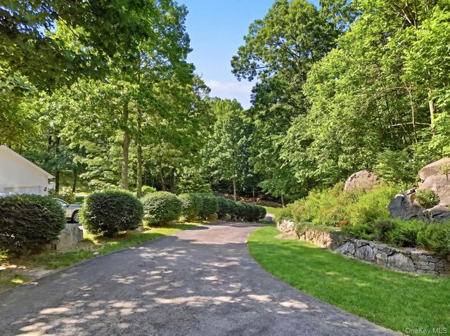 4 Briar Ridge Lane, Putnam Valley, NY 10579