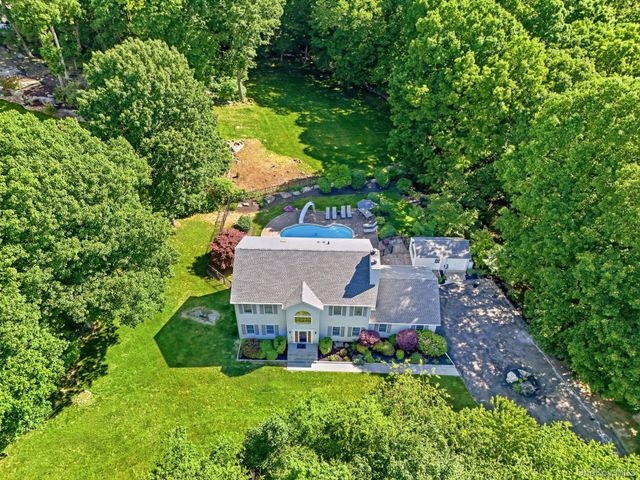 4 Briar Ridge Lane, Putnam Valley, NY 10579