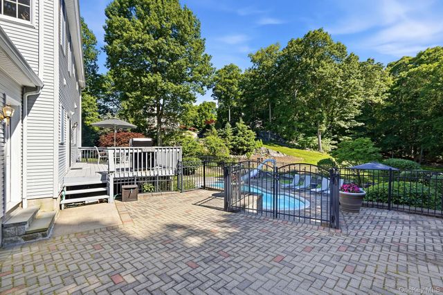 4 Briar Ridge Lane, Putnam Valley, NY 10579