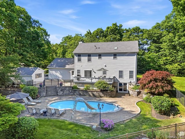 4 Briar Ridge Lane, Putnam Valley, NY 10579