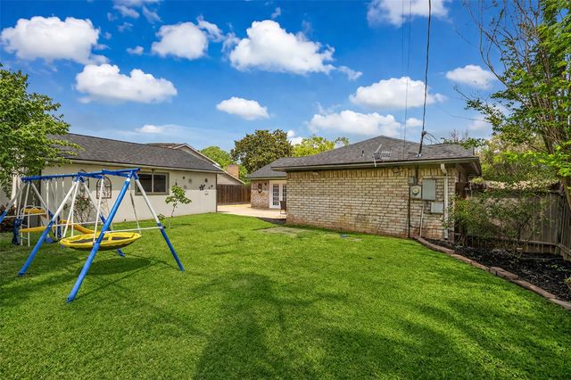 21807 Meadowhill Drive, Spring, TX 77388