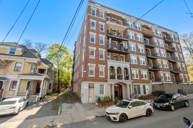 28 Quint Ave 32, Boston, MA 02134