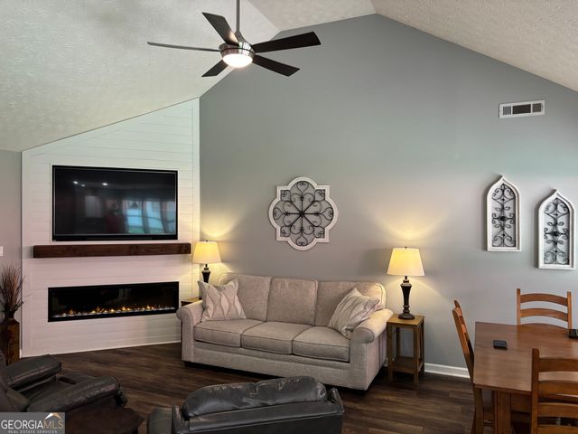 40 Frances Turn, Sharpsburg, GA 30277