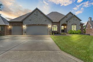 755 North Fallbrooke Terrace, Springfield, MO 65802