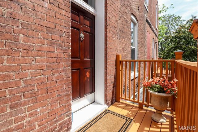 2414 S 11th Street, St Louis, MO 63104