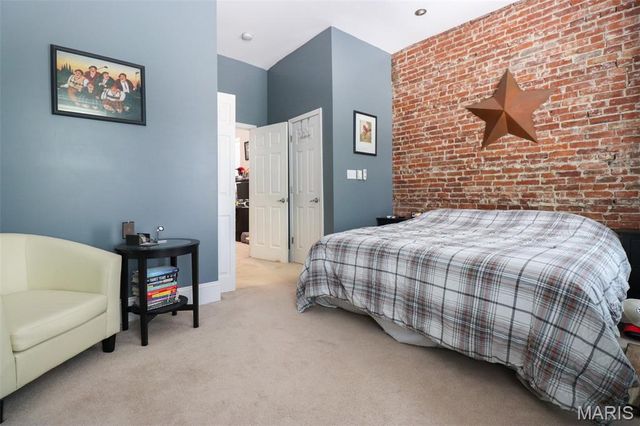 2414 S 11th Street, St Louis, MO 63104