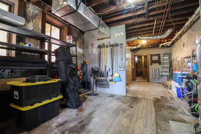 2414 S 11th Street, St Louis, MO 63104