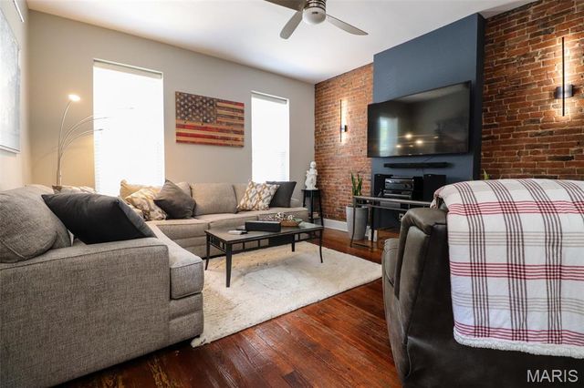 2414 S 11th Street, St Louis, MO 63104