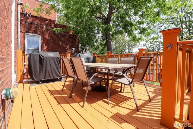2414 S 11th Street, St Louis, MO 63104