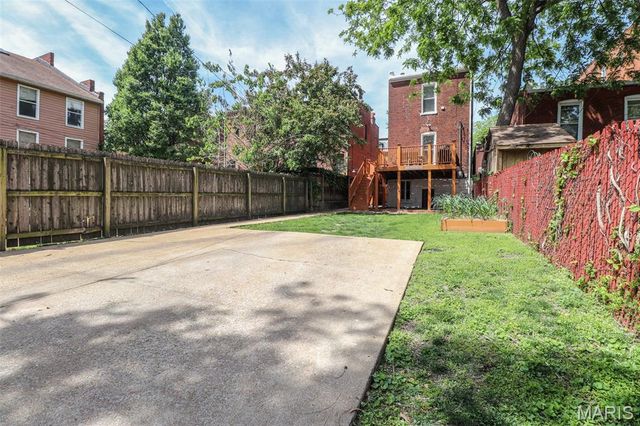 2414 S 11th Street, St Louis, MO 63104