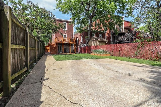 2414 S 11th Street, St Louis, MO 63104