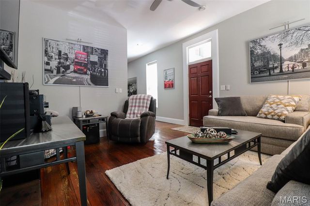 2414 S 11th Street, St Louis, MO 63104