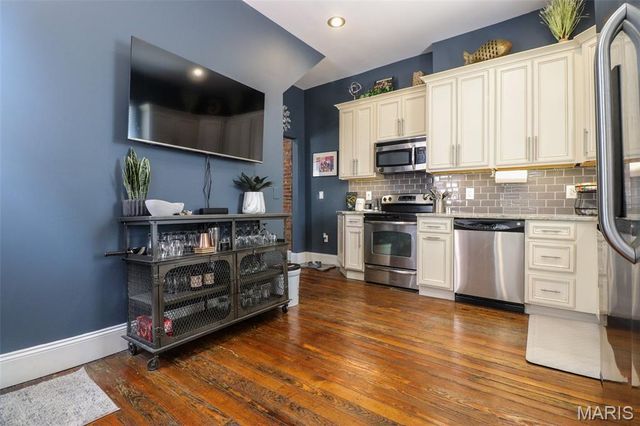 2414 S 11th Street, St Louis, MO 63104