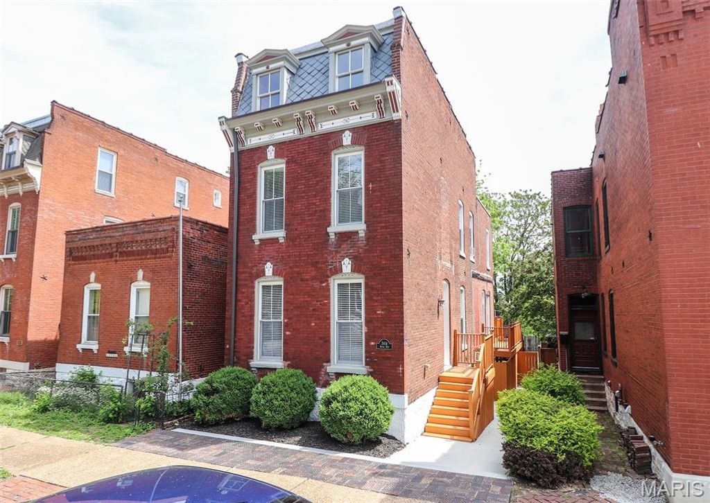 2414 S 11th Street, St Louis, MO 63104