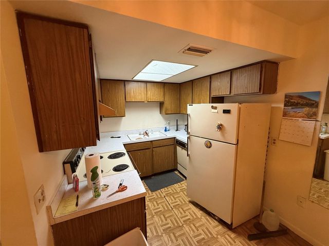 4050 4TH STREET N 122, St Petersburg, FL 33703
