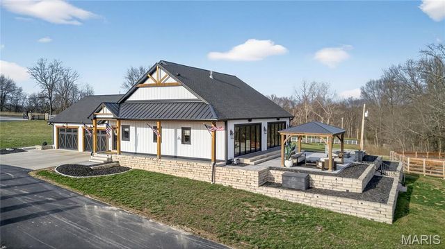 350 Birkhead Road, Winfield, MO 63389